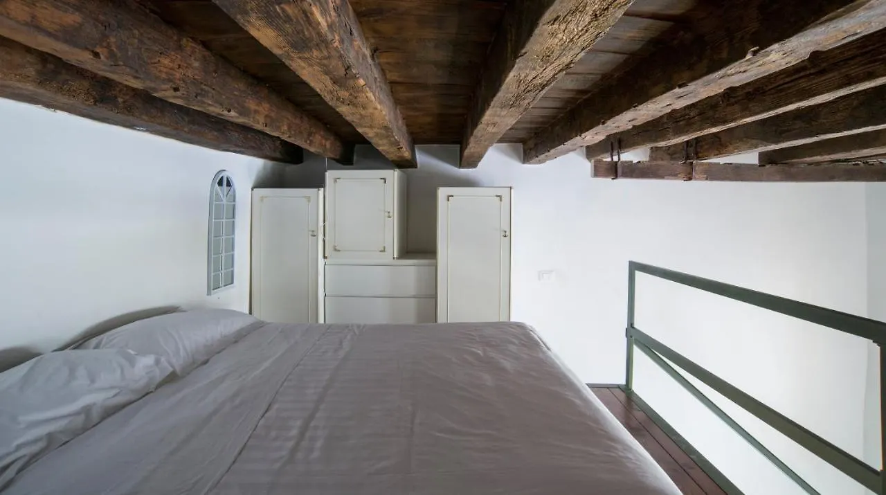 Plum Guide - Icarus Apartment Rome
