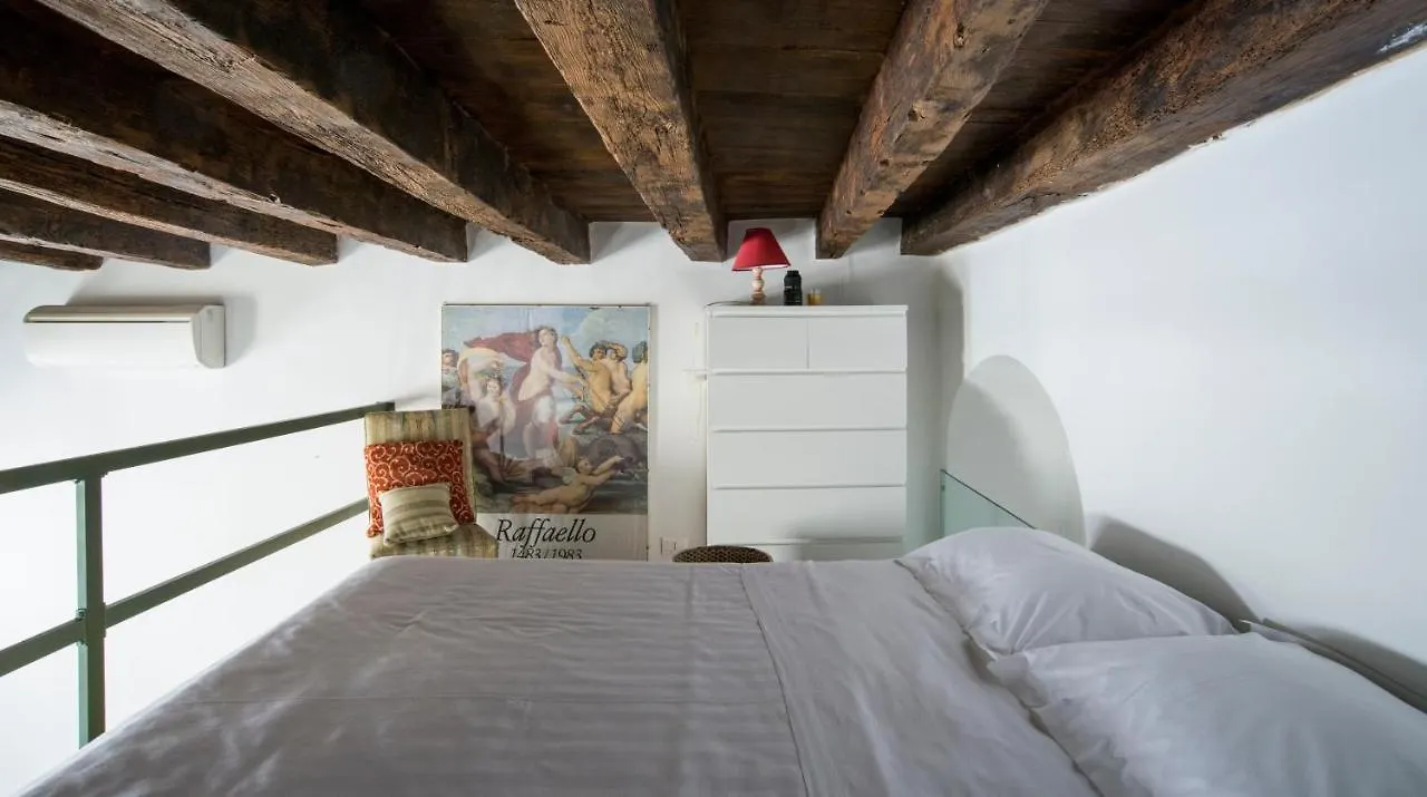 Plum Guide - Icarus Apartment Rome