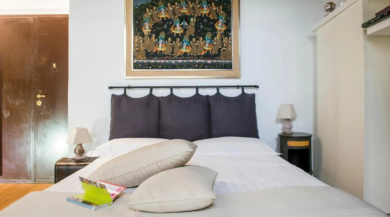 Plum Guide - Icarus Apartment Rome