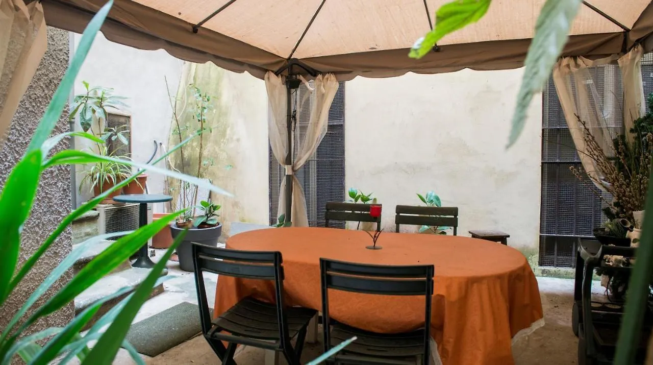 Plum Guide - Icarus Apartment Rome Italy